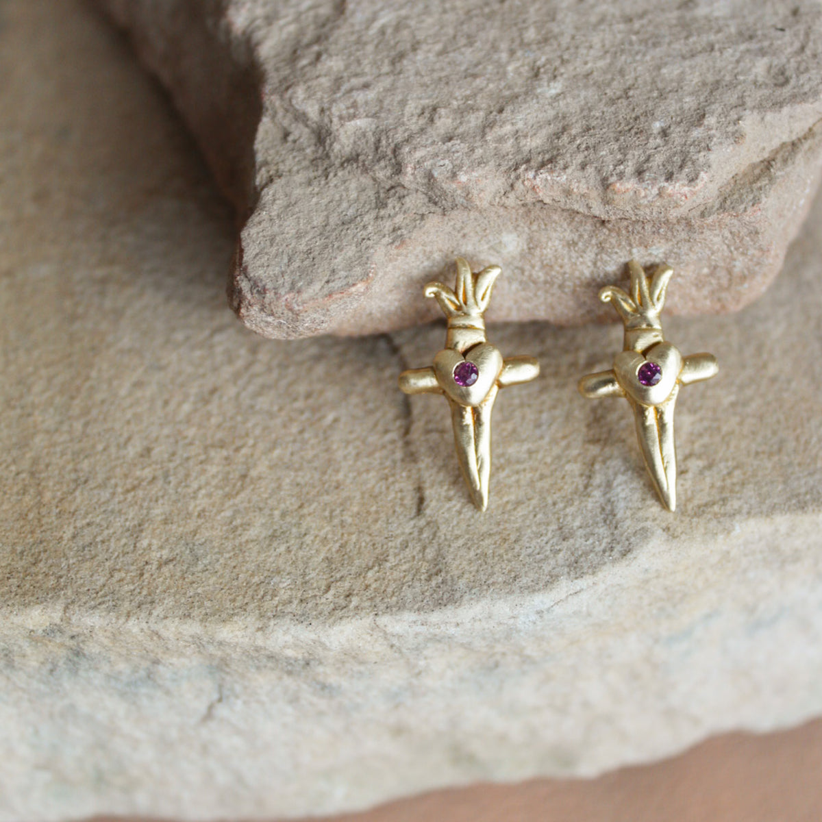 Daggers with Heart Garnet Posts